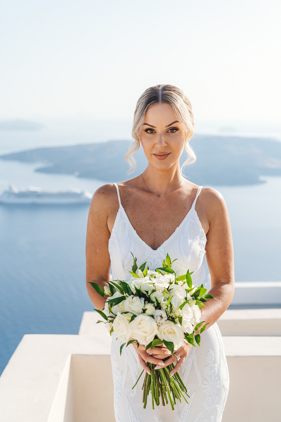 bouquets-elopement-wedding-in-santorini-greece